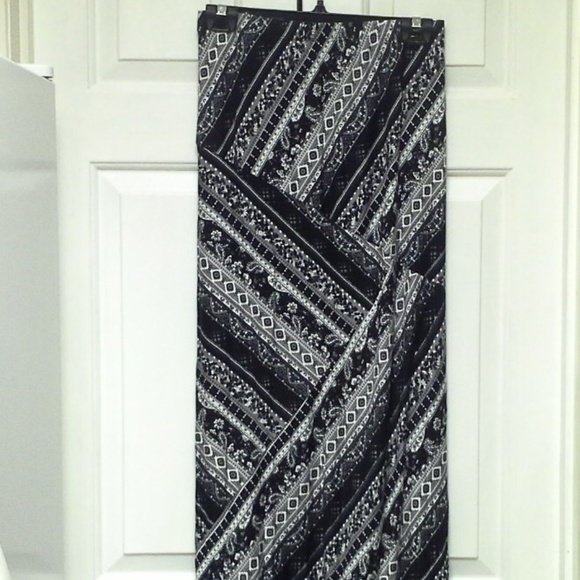 Antthony Dresses & Skirts - Black White Modest Skirt Geometric Moroccan Print